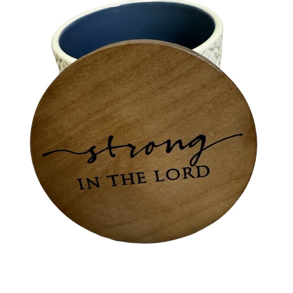 DaySpring Textured Scripture Box Strong In The Lord Trinkets Jewelry Faith NEW